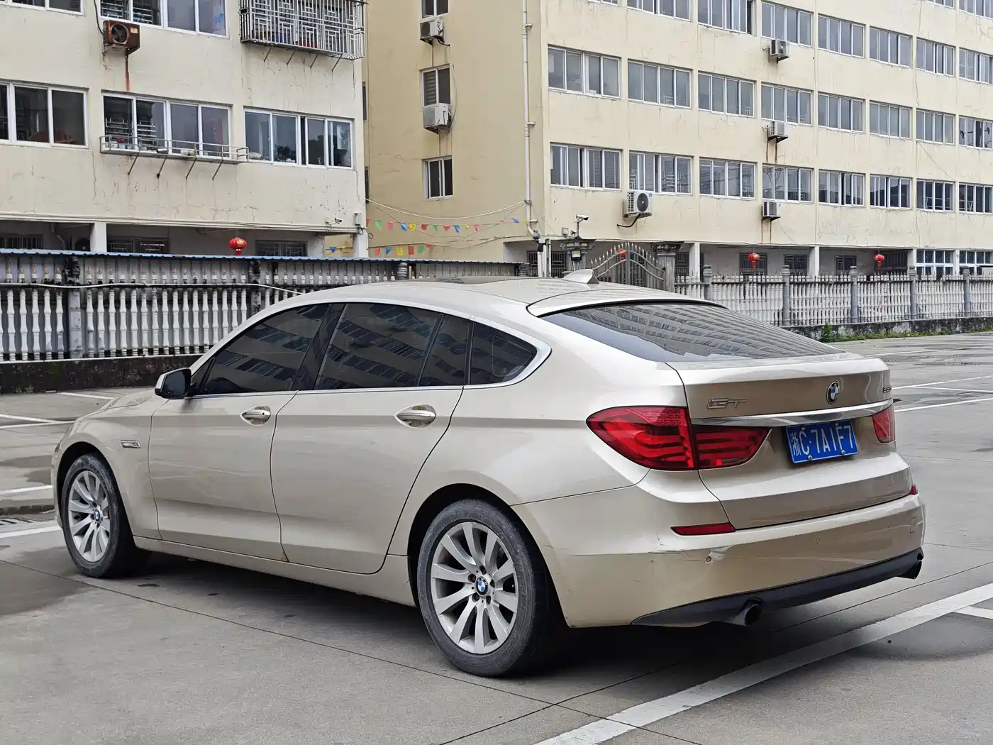 BMW 5 Series GT 2010 535i Leading Model фото 5