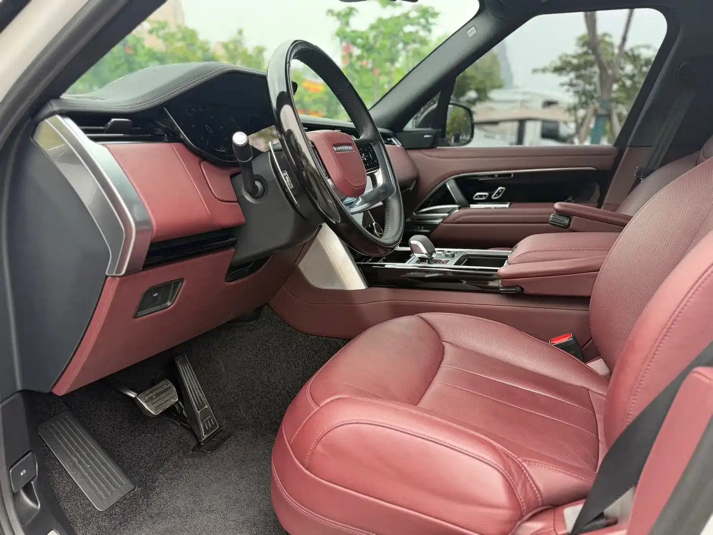 Land Rover Range Rover 2023 3.0 L6 360PS Golden Age Edition фото 4