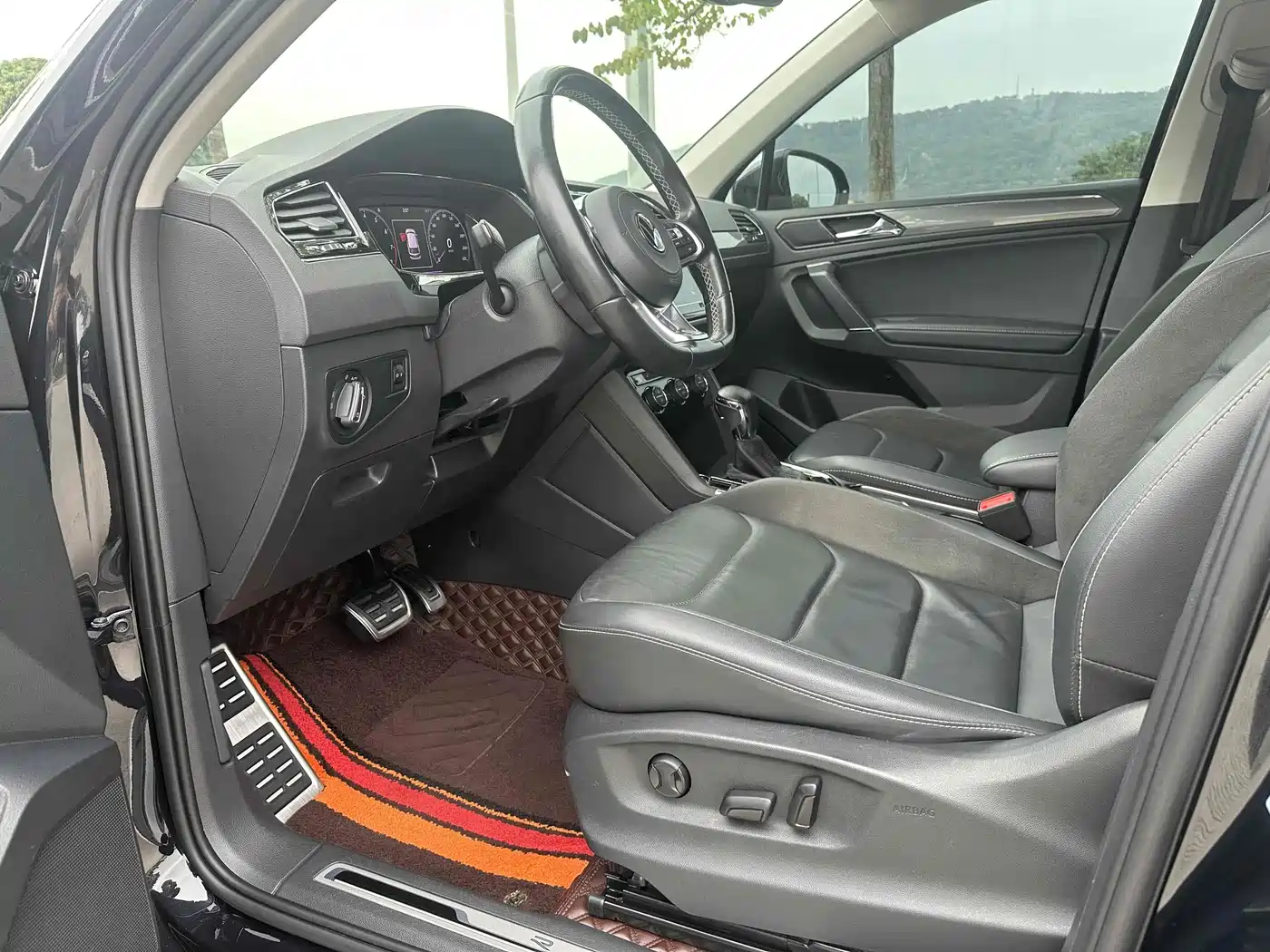 Volkswagen Tiguan L 2021 330TSI Automatic 2WD R-Line Premium фото 6
