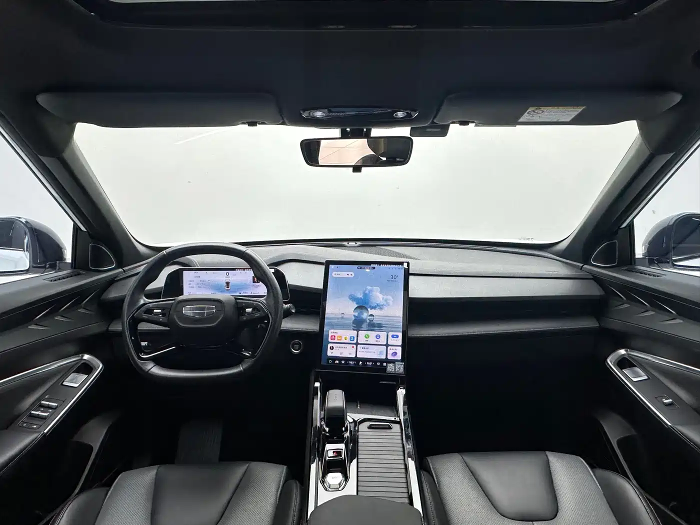 Photo 6 - Geely Atlas