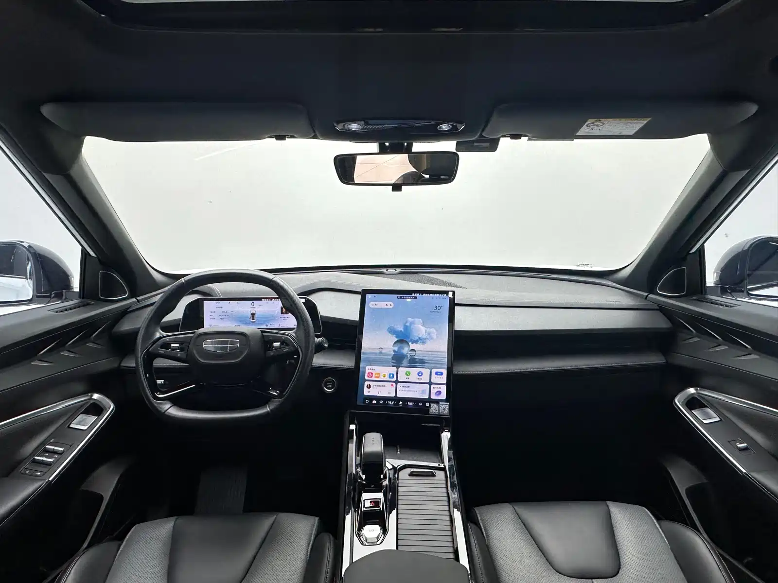 Фото 6 - Geely Atlas