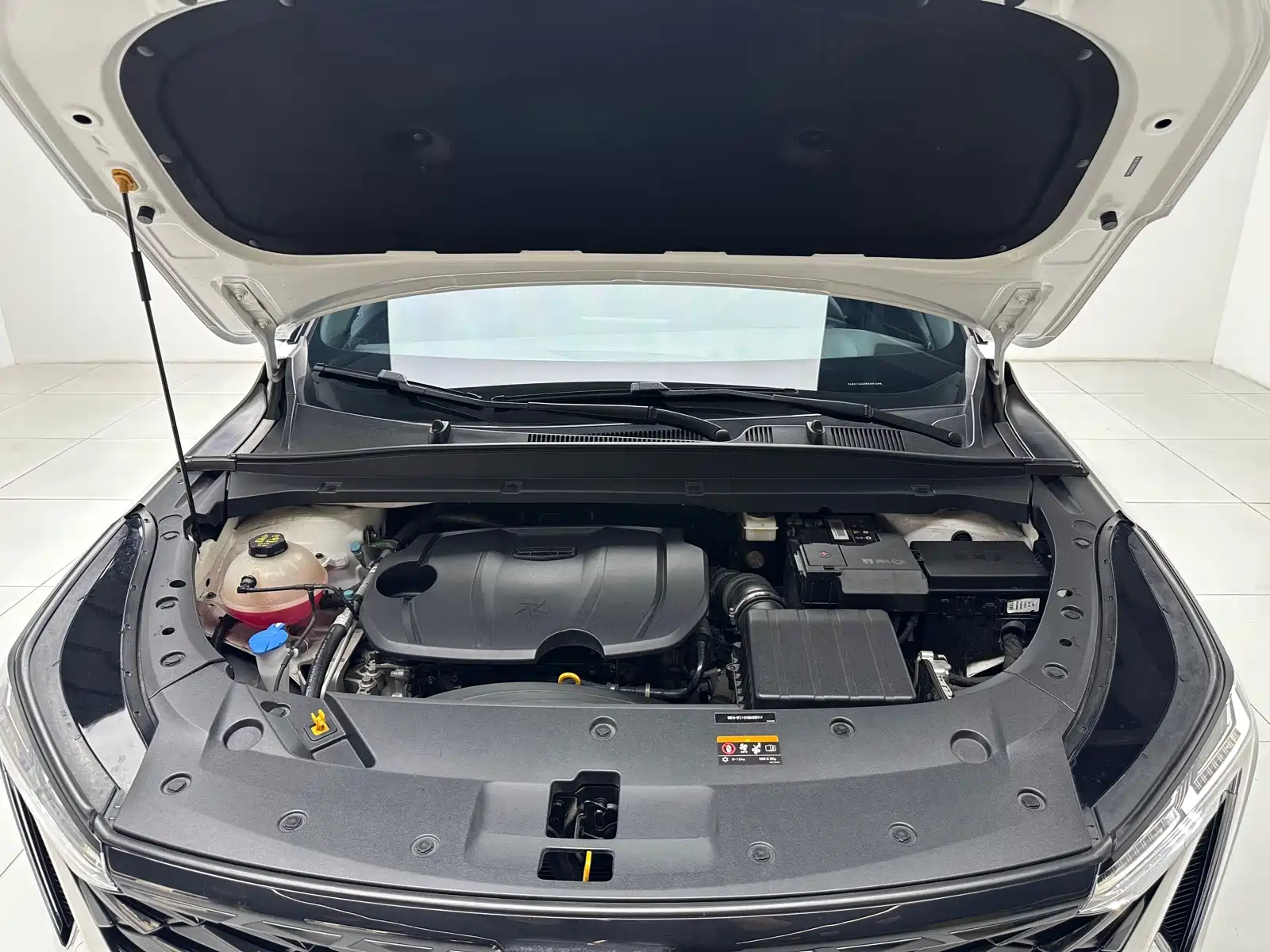 Фото 21 - Geely Atlas