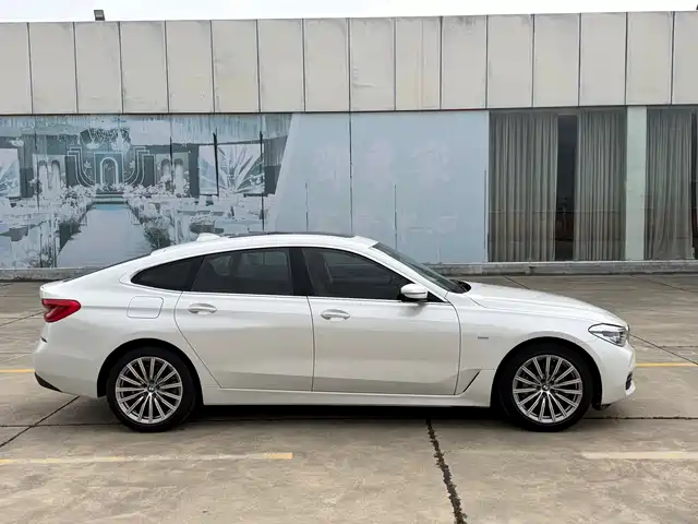 BMW 6 Series GT 2018 630i Luxury Design Package — фото 4