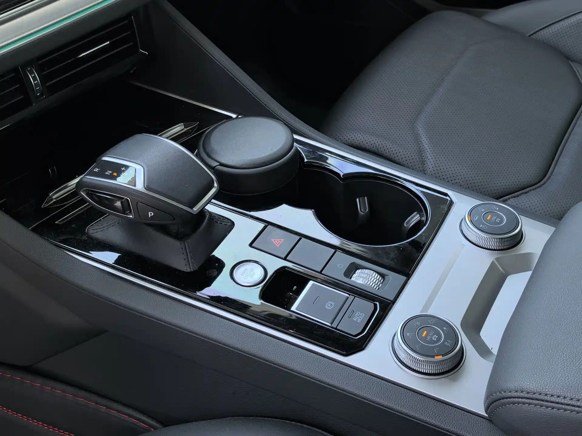 Фото 9 - Volkswagen Touareg