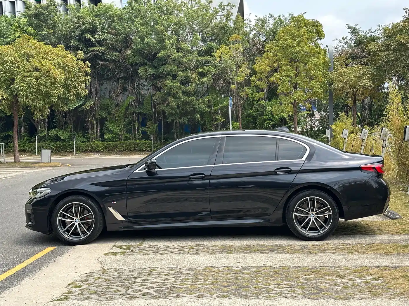 BMW 5 Series 2021 525Li M Sport Package фото 4