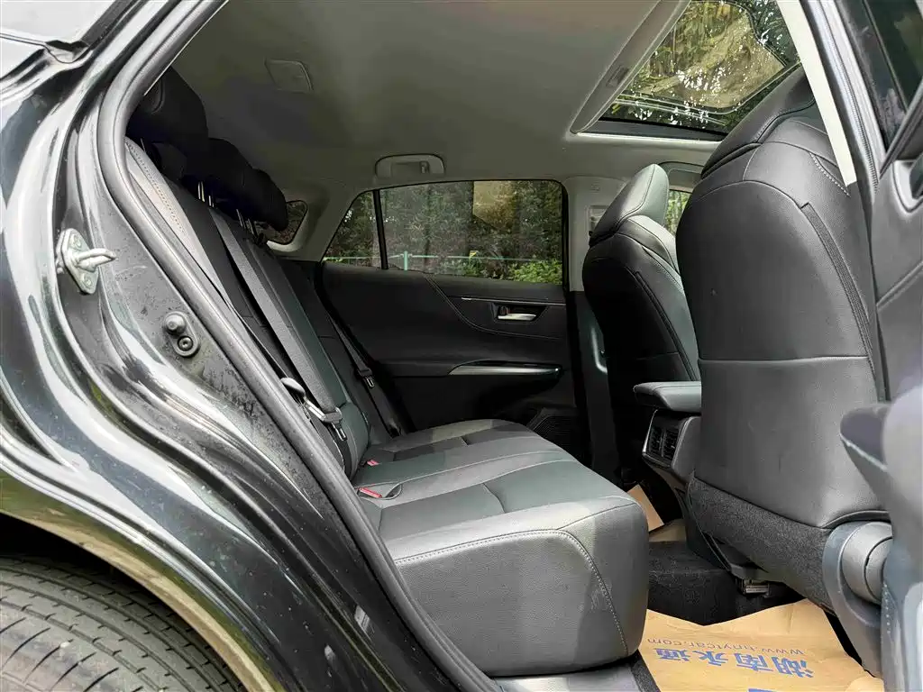 Toyota Venza 2023 2.0L CVT FWD Luxury фото 6