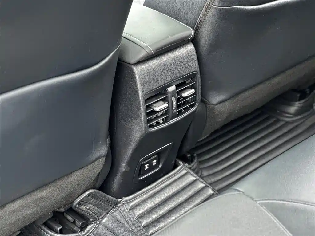 Toyota Corolla 2021 1.2T S-CVT Luxury Edition фото 12