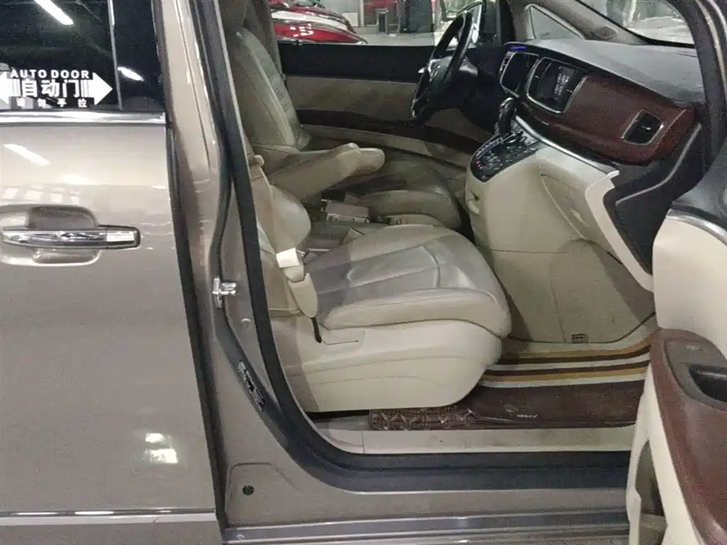 Buick GL8 2017 25S Luxury China V фото 25