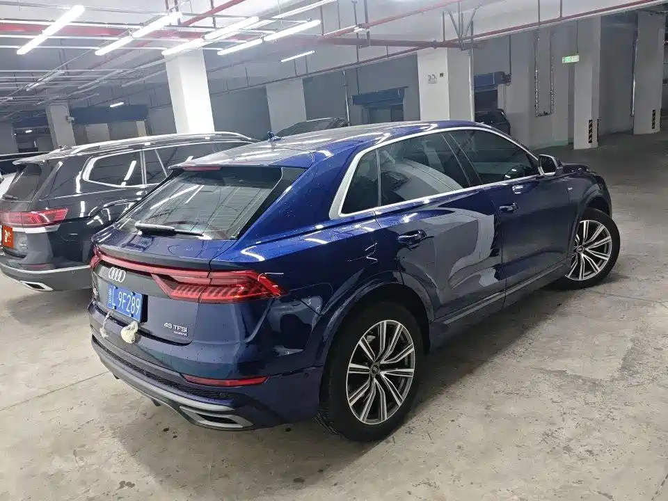Photo 6 - Audi Q8