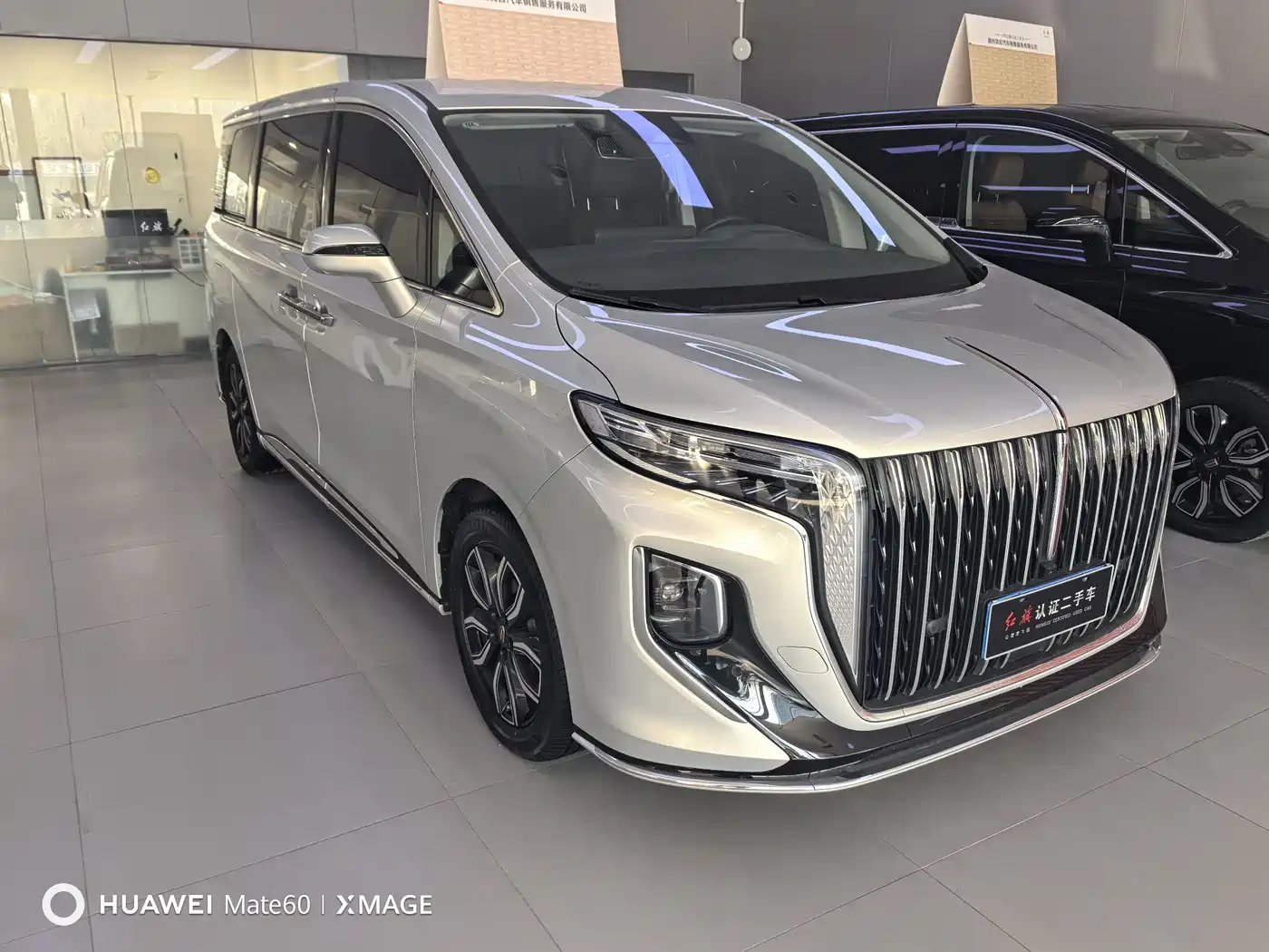 Hongqi HQ9 2023 2.0T Smart Connect Flag Enjoy Edition фото 3