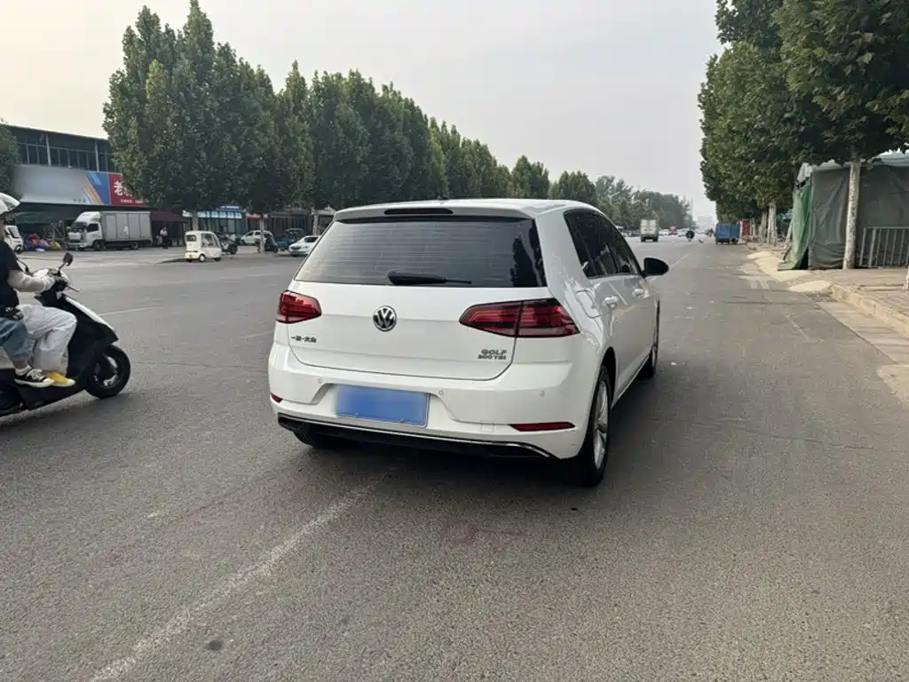 Фото 26 - Volkswagen Golf