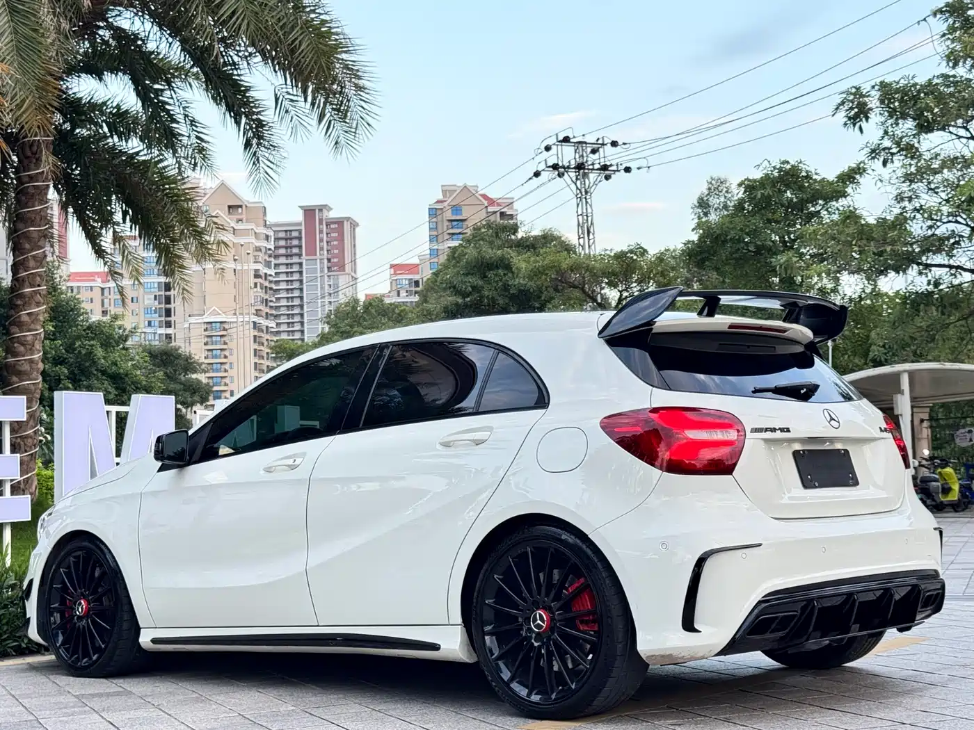 Mercedes-Benz A-Class AMG (Import) 2016 AMG A 45 4MATIC фото 4