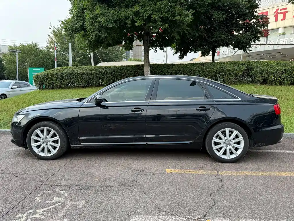 Фото 3 - Audi A6L
