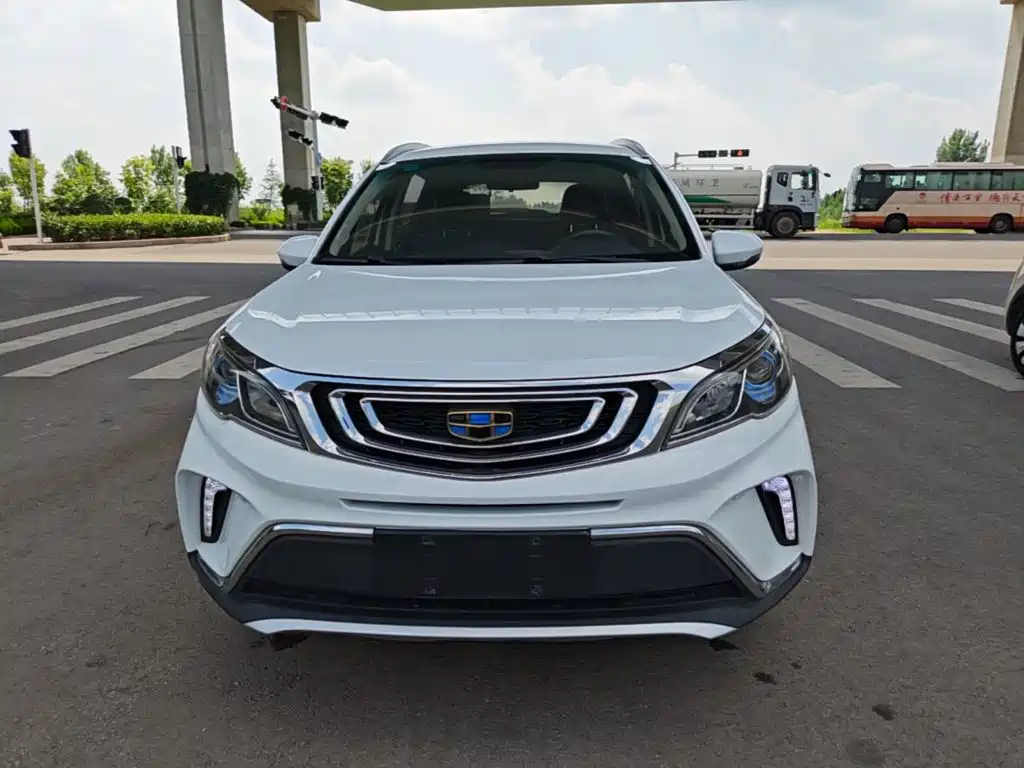 Фото 3 - Geely Vision X3