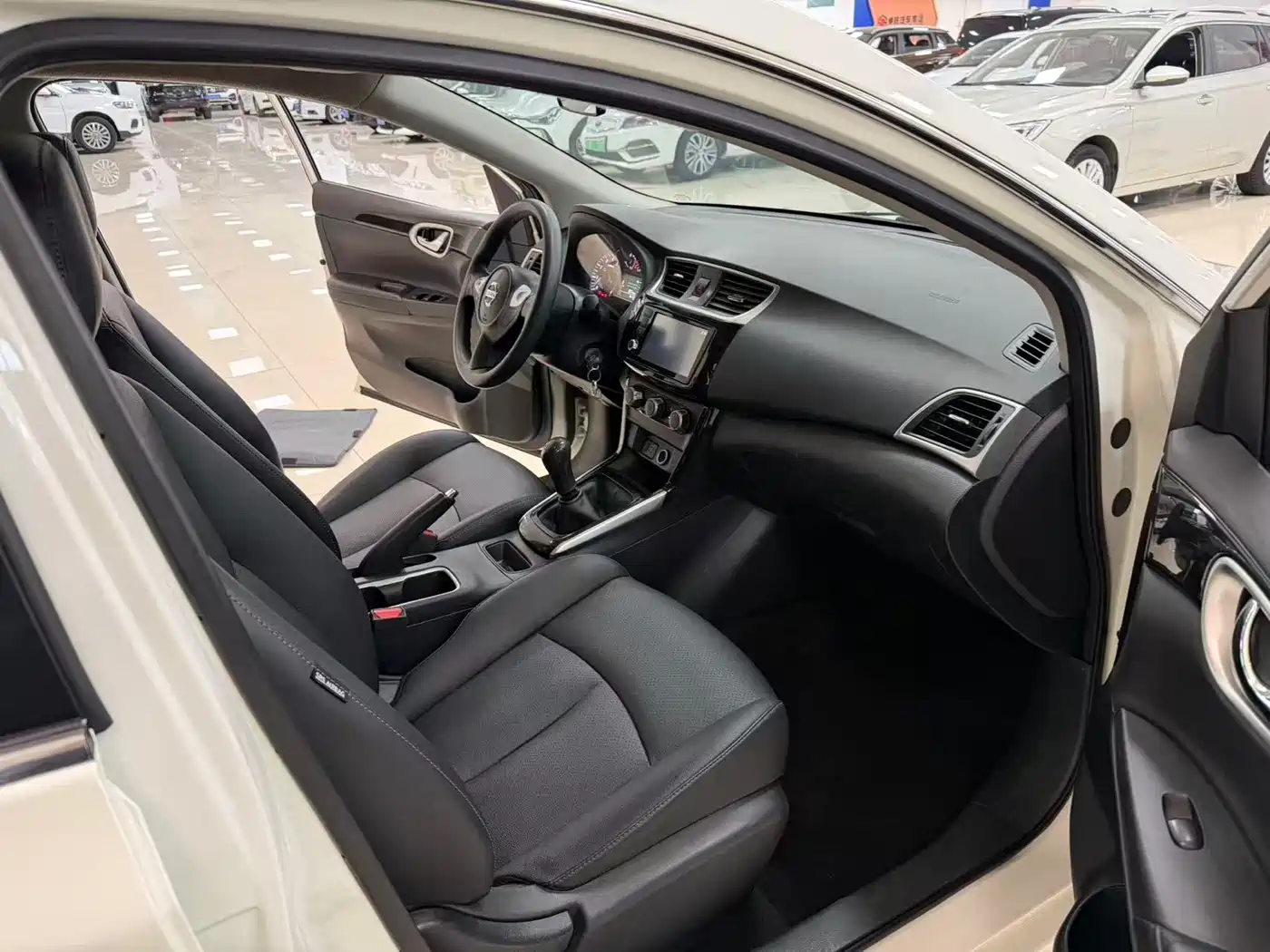 Nissan SYLPHY, миниатюра 9