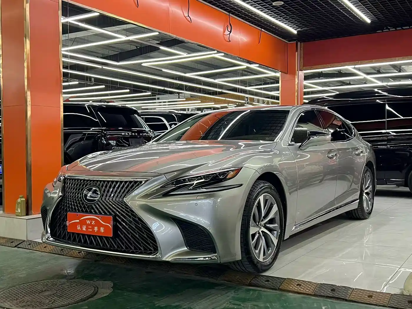 Фото 1 - Lexus LS