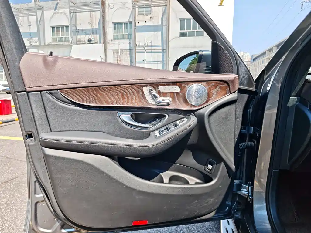 Фото 21 - Mercedes-Benz GLC