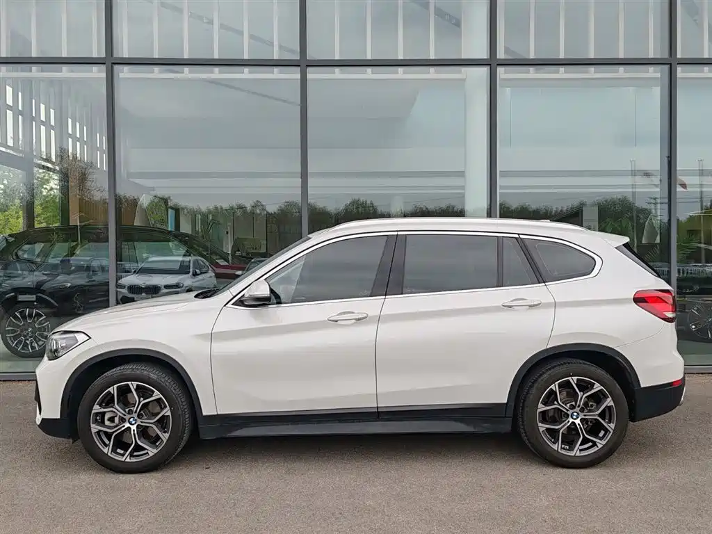 BMW X1 2022 sDrive25Li Leading фото 3