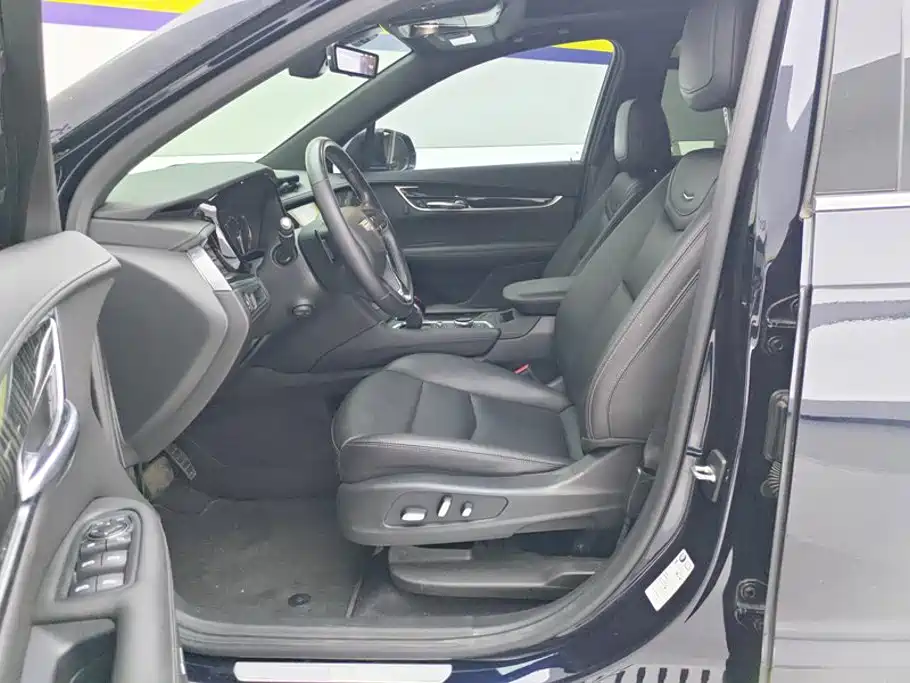 Photo 9 - Cadillac XT6