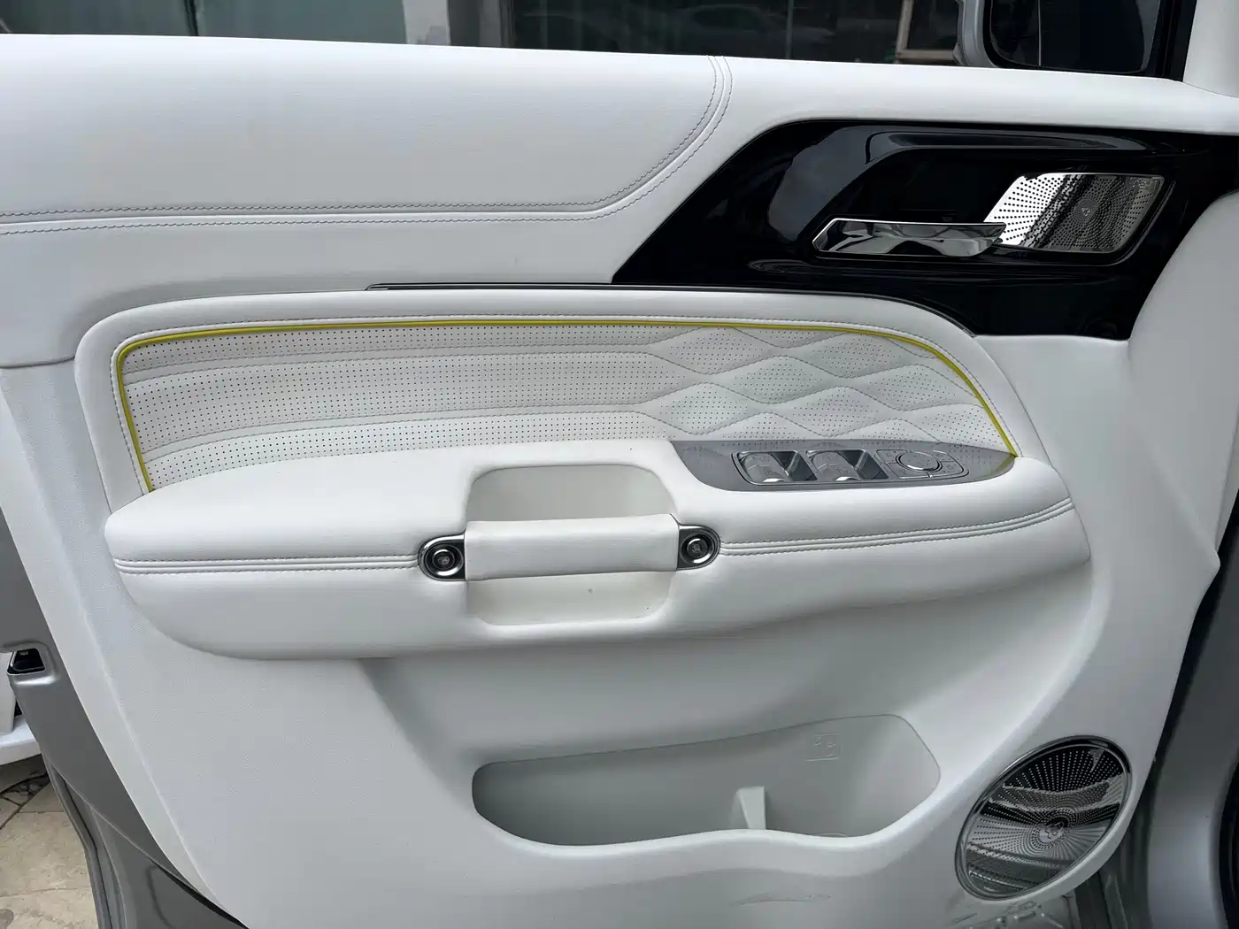 TANK CO CREATION TANK 300