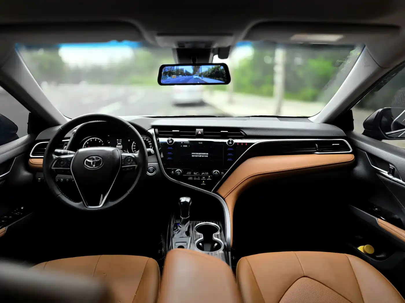 Photo 10 - Toyota Camry