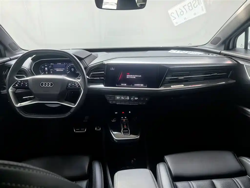 AUDI Q4 E TRON