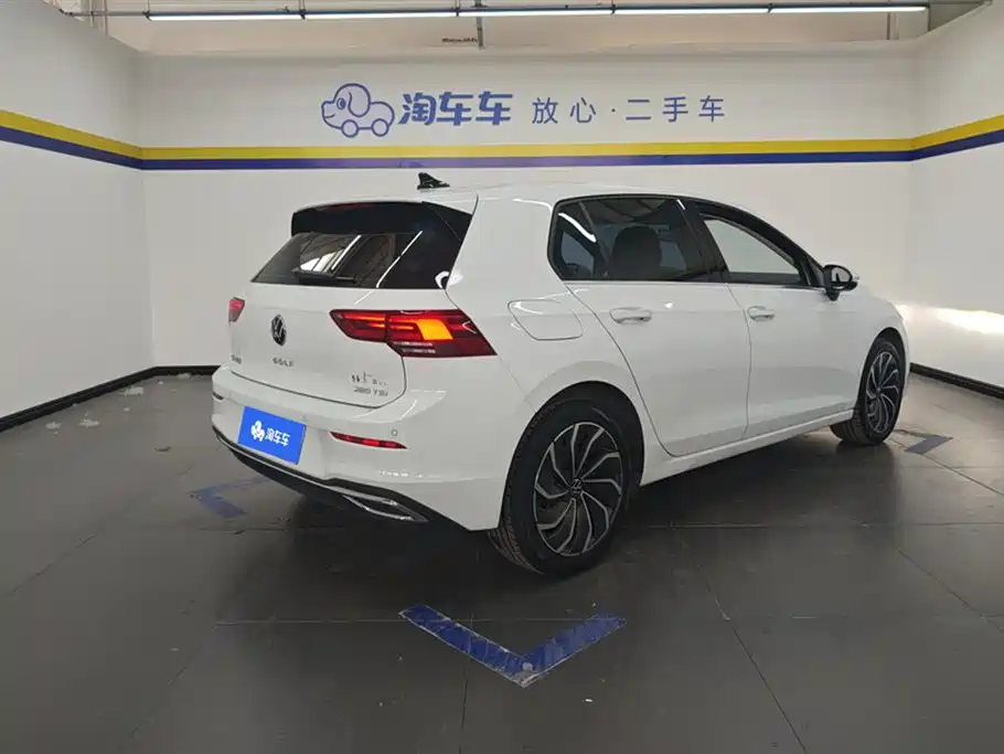 Volkswagen Golf 2023 Facelift 280TSI DSG Pro фото 3