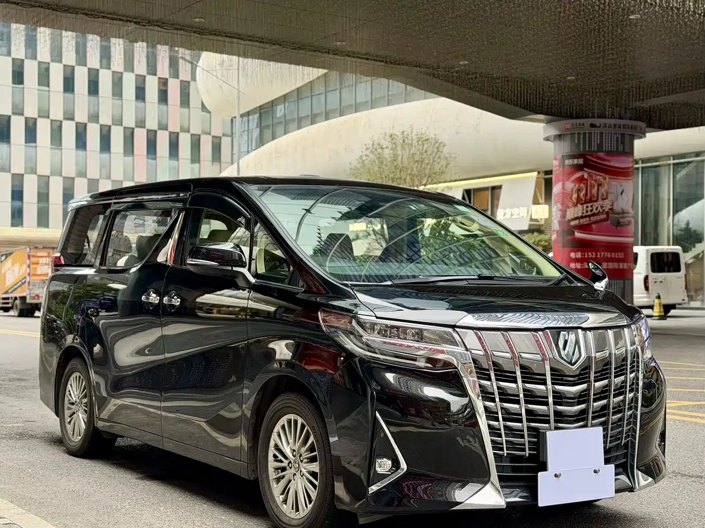 Toyota Alphard 2018 Facelift 3.5L Luxury Edition фото 3
