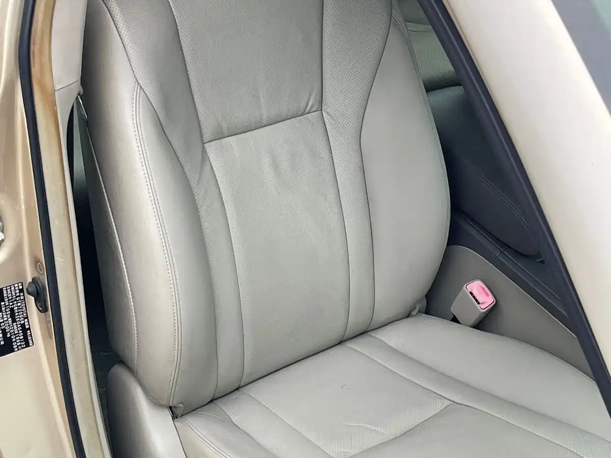 Photo 10 - Toyota Camry
