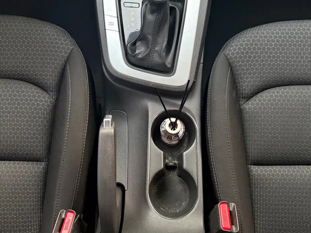 Hyundai Elantra 2016 Model 1.6L Automatic Smart Elite фото 17