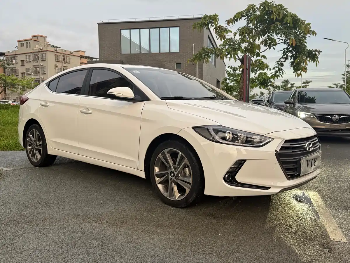 Hyundai Elantra 2016 Model 1.6L Automatic Smart Elite фото 3