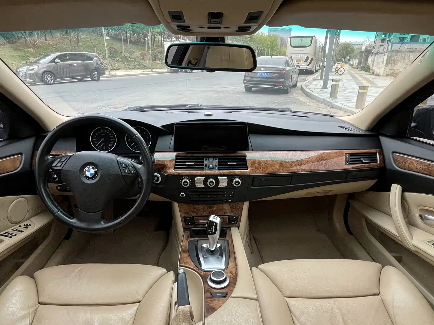 BMW 5 Series 2009 Model 525Li Luxury фото 8