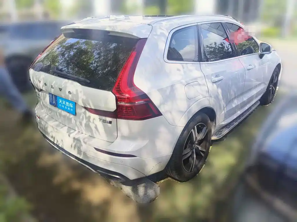 Photo 2 - Volvo XC60