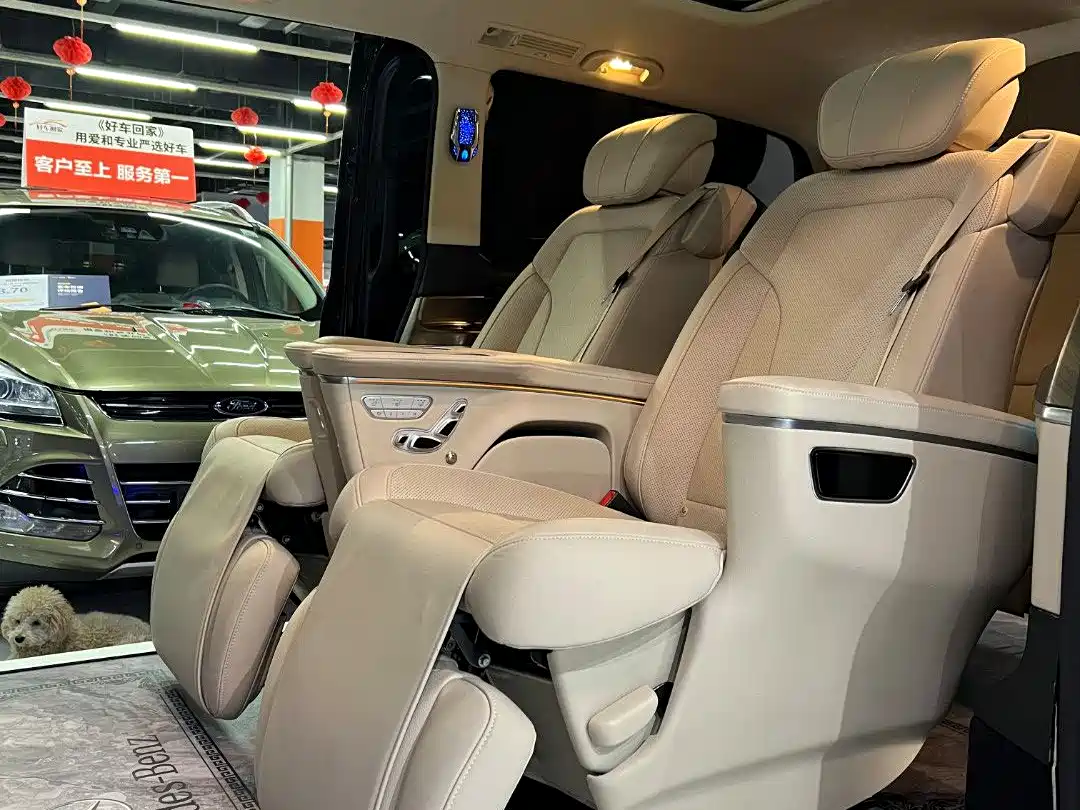 Mercedes-Benz V-Class 2022 V 260 L Long Wheelbase Luxury Edition фото 12