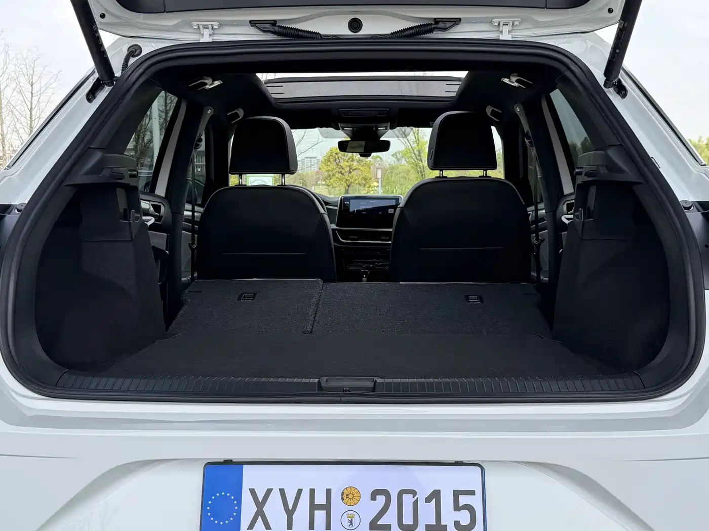 Volkswagen T-ROC 2024 300TSI DSG 2WD Morning Light Edition фото 14