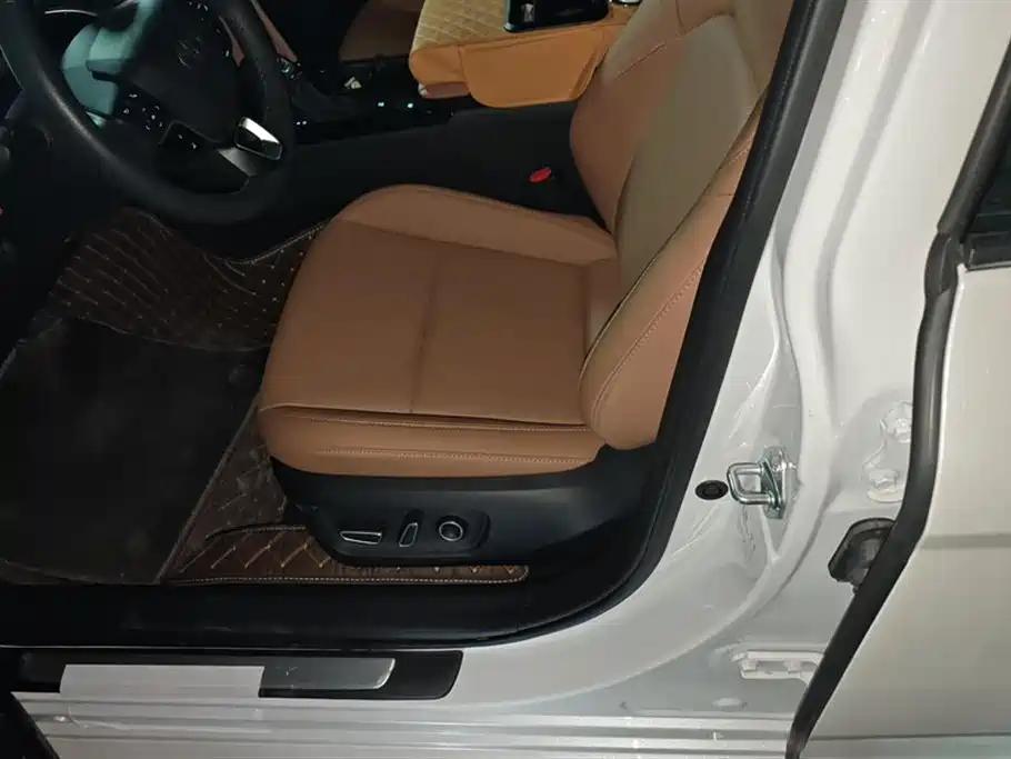 Toyota Camry 2024 Hybrid 2.0HGVP Luxury Edition фото 9