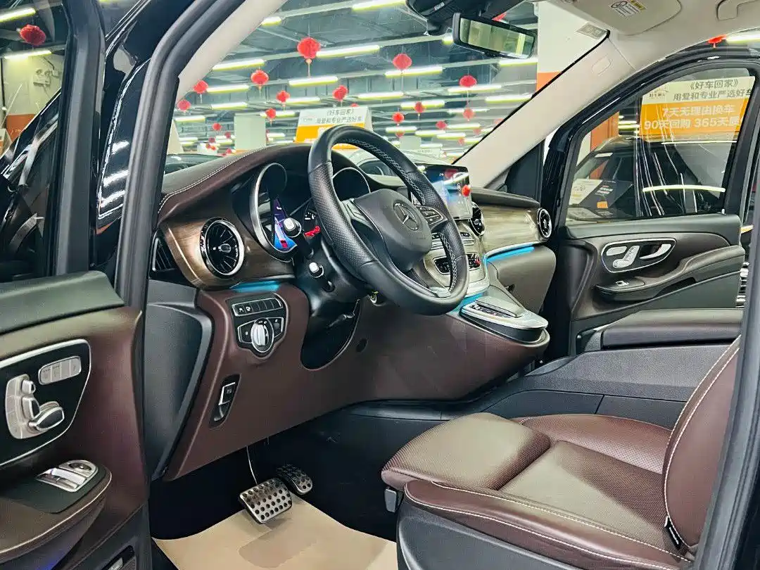 Mercedes-Benz V-Class 2022 V 260 L Long Wheelbase Luxury Edition фото 9