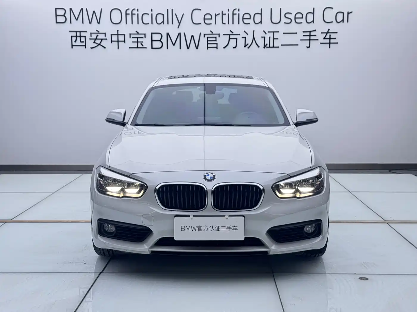 BMW 1 Series (Import) 2018 118i Leading фото 2