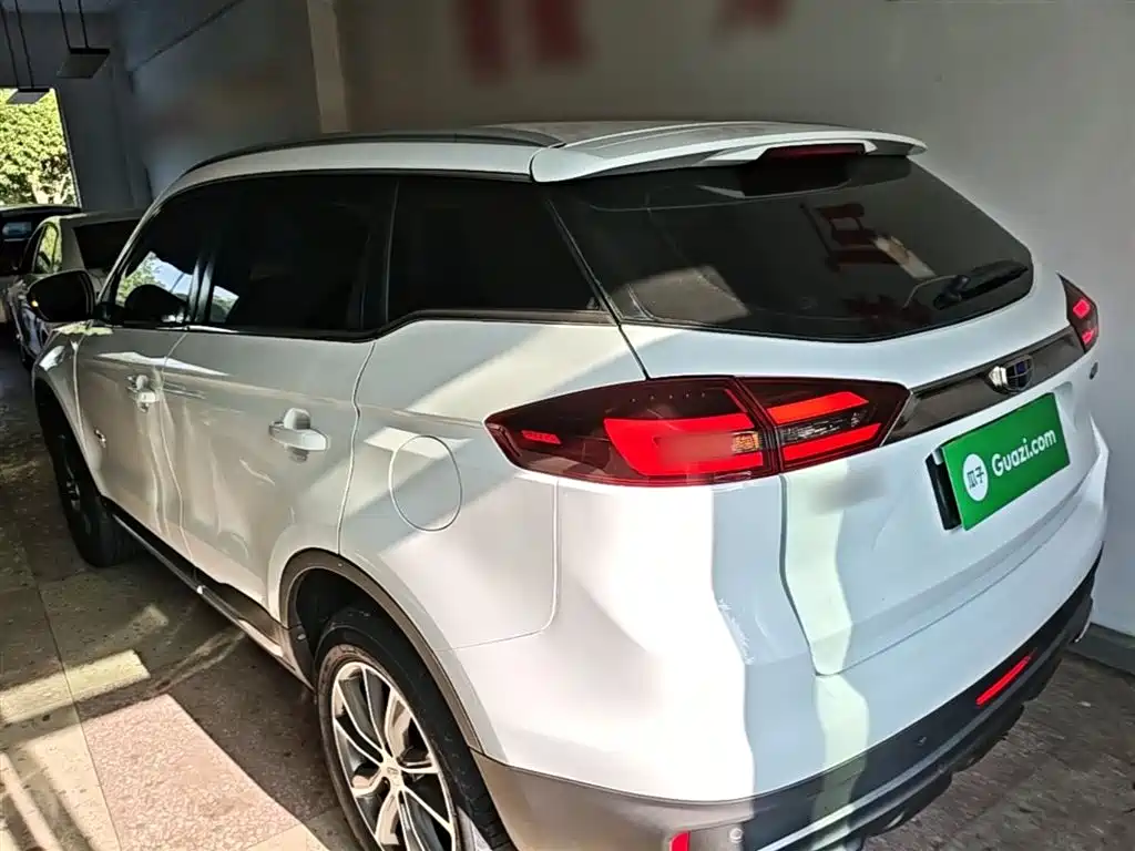 Фото 5 - Geely Atlas