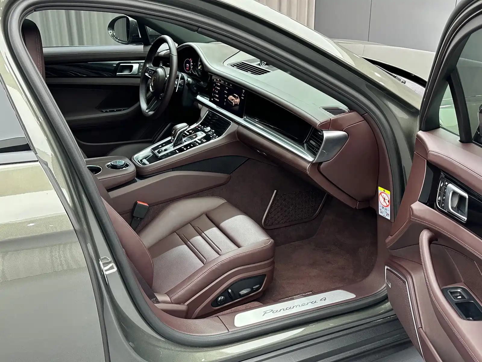 Photo 28 - Porsche Panamera New Energy