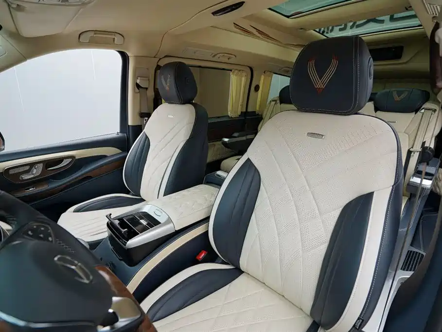Mercedes-Benz V-Class 2022 V 260 L Long Wheelbase Luxury Edition фото 4