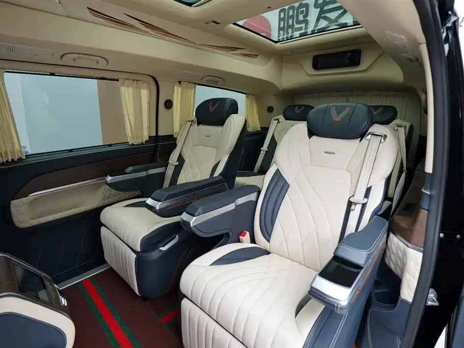 Mercedes-Benz V-Class 2022 V 260 L Long Wheelbase Luxury Edition фото 16