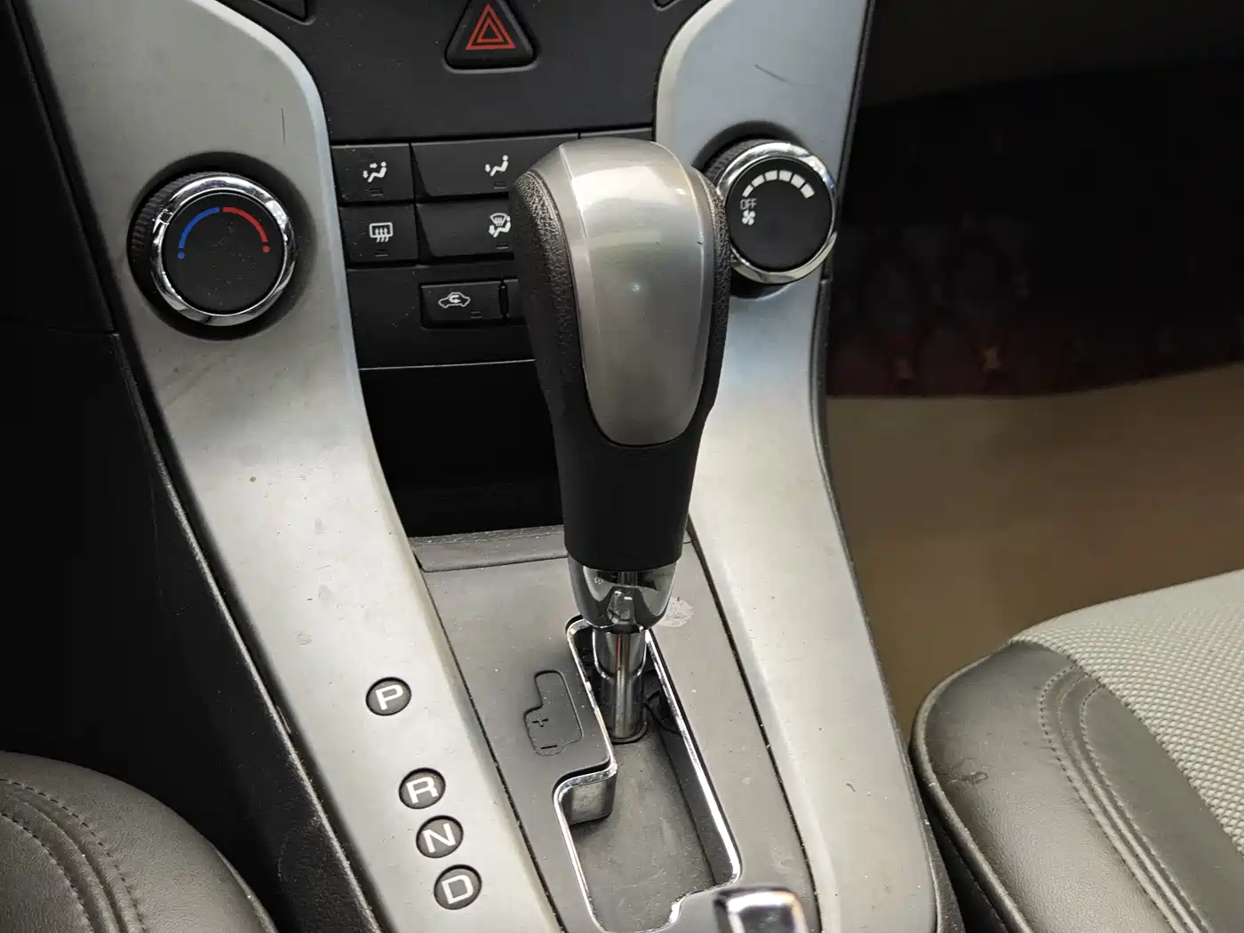 Chevrolet Cruze 2013 Model 1.8L SE AT фото 17