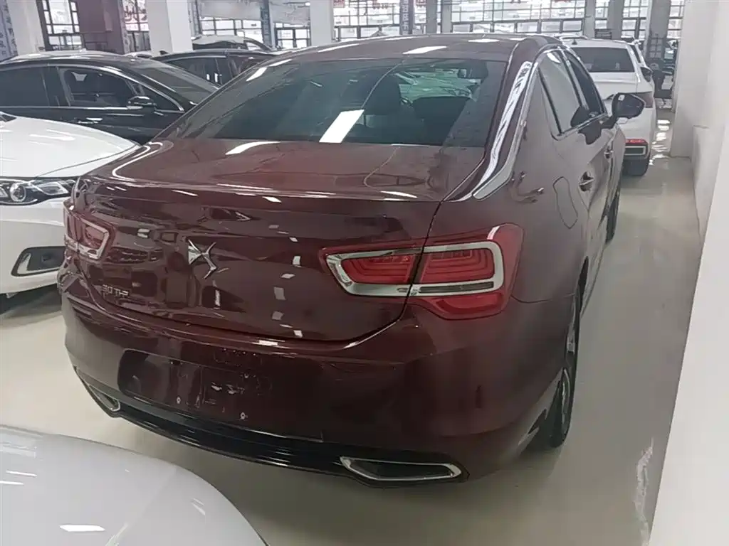 DS 5LS 2018 2018 30THP Premium Edition