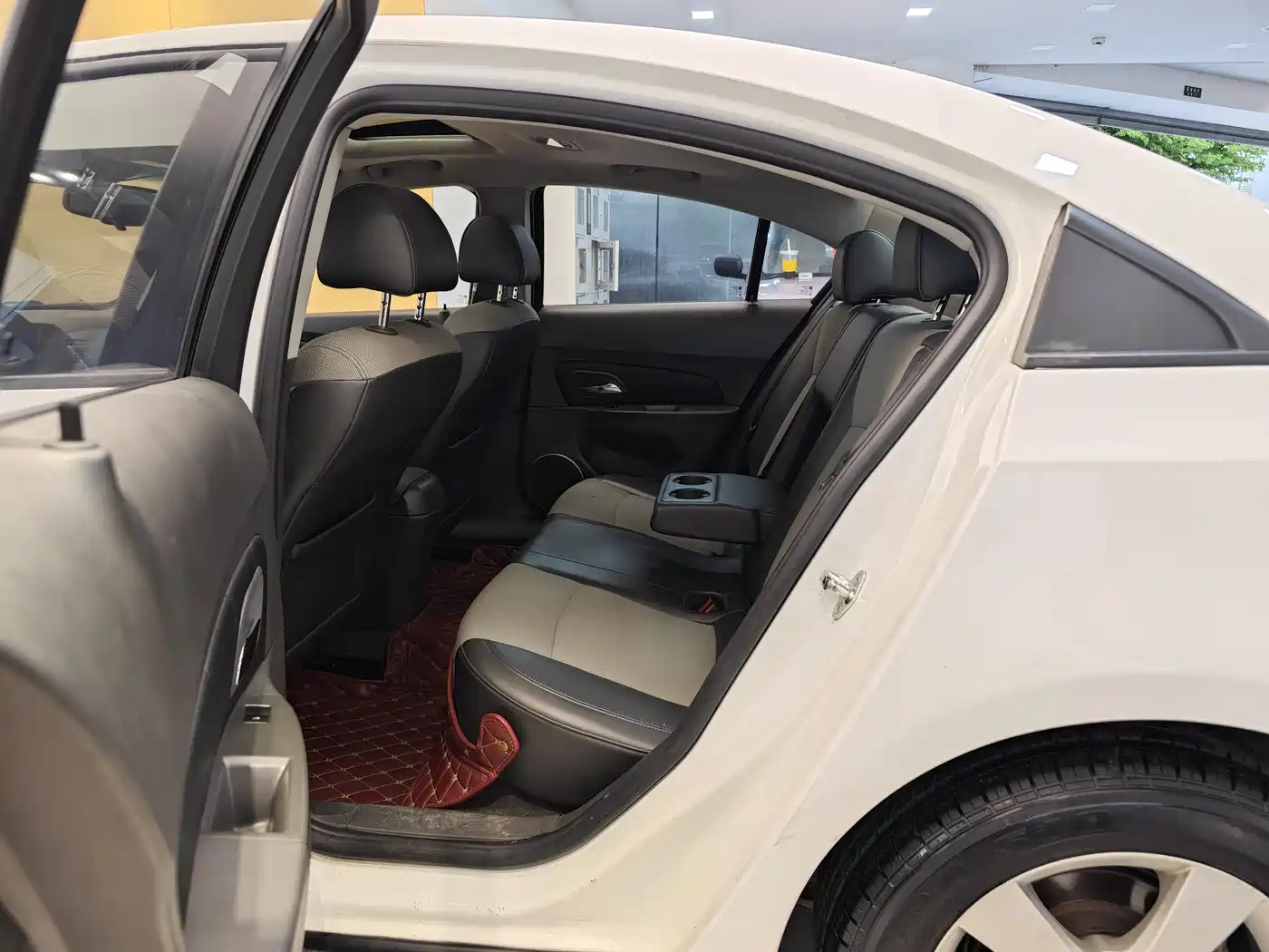 Chevrolet Cruze 2013 Model 1.8L SE AT фото 21