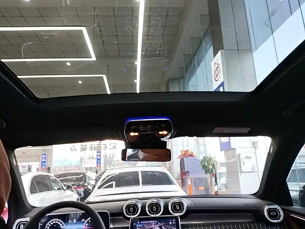 Mercedes-Benz GLC 2023 GLC 260 L 4MATIC Luxury 5-Seater фото 18