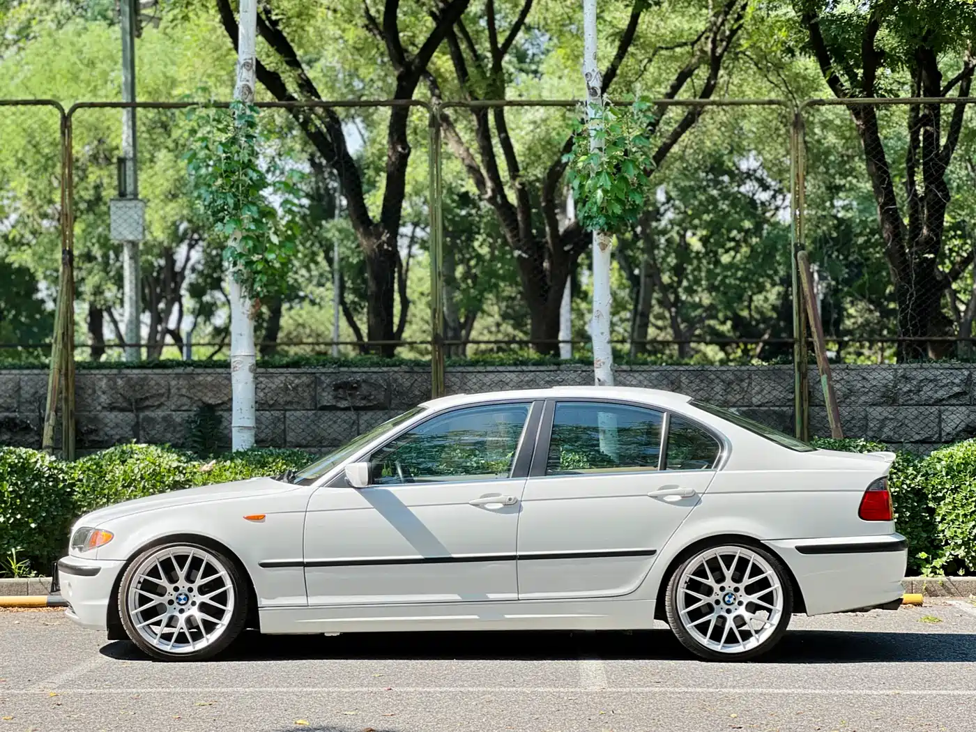 BMW 3 Series 2003 2004 325i