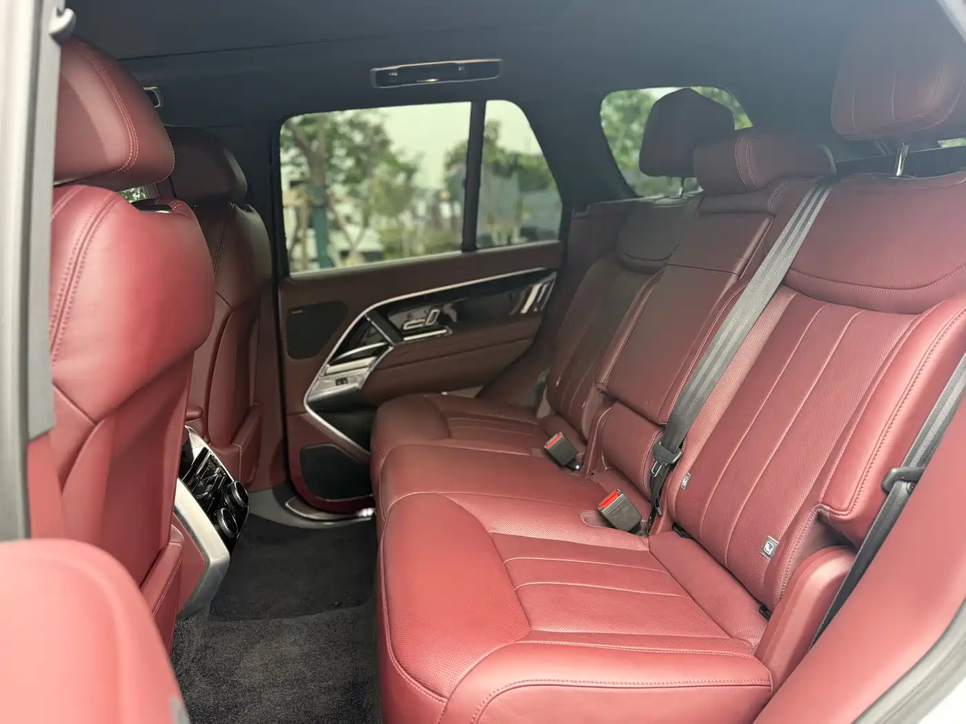 Land Rover Range Rover 2023 3.0 L6 360PS Golden Age Edition фото 5