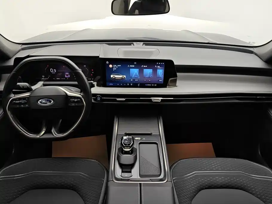 Фото 12 - Ford Edge
