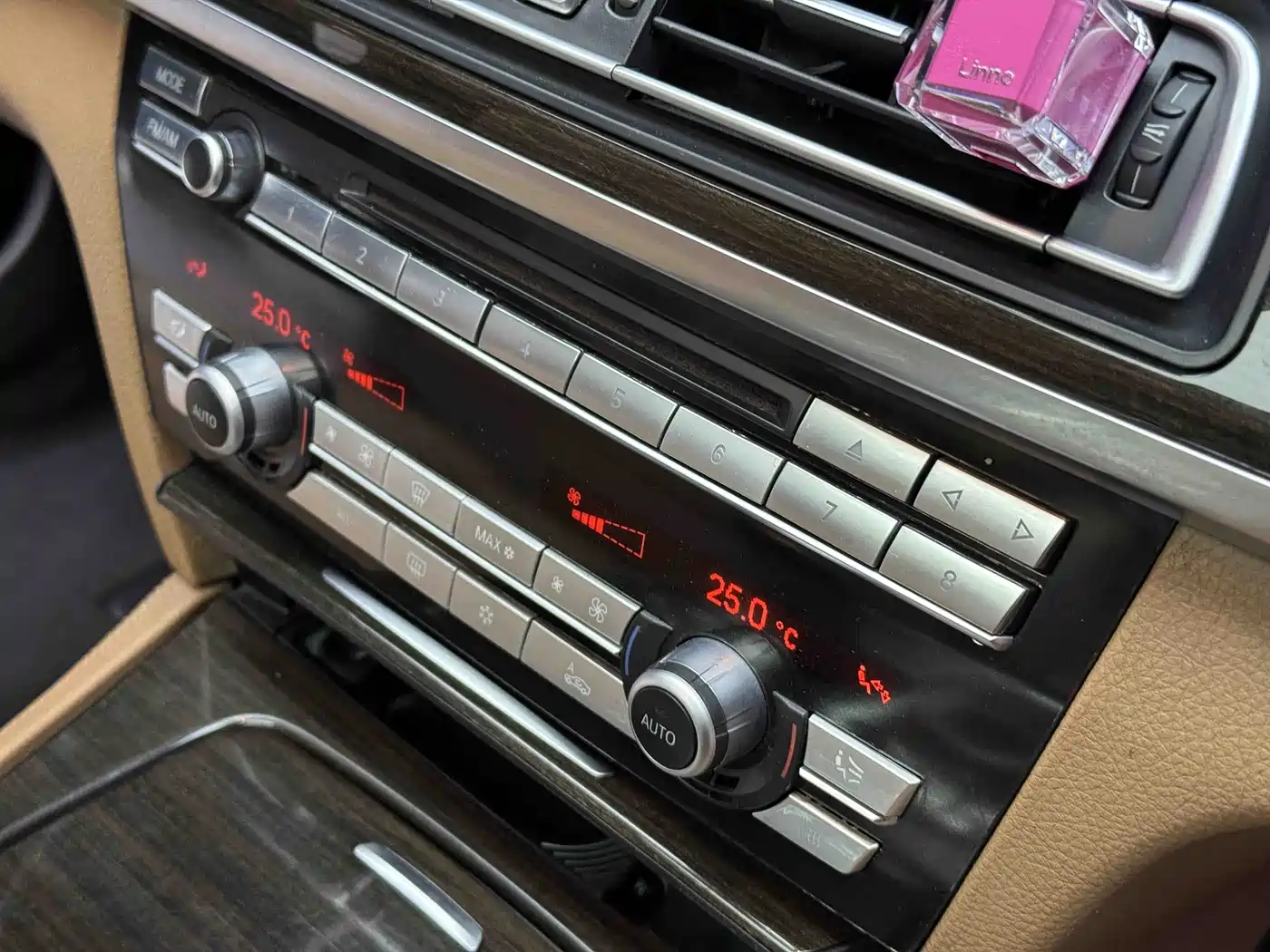 BMW 7 Series 2009 Model 740Li Leading Edition фото 18